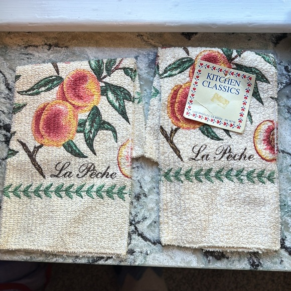 Lot of 4 Unused Vintage Dish Towels. 3 smaller ones & 1 Large Teddy Bear - Picture 2 of 11